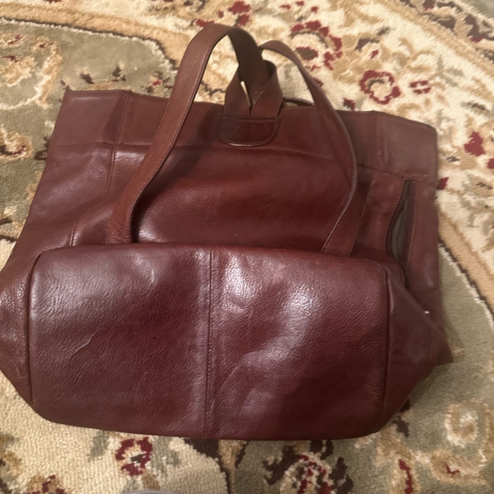 Beautiful vintage brown leather purse/back!